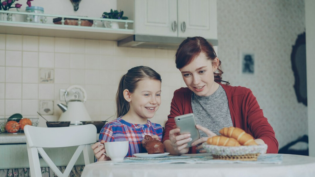 family dinner with phones