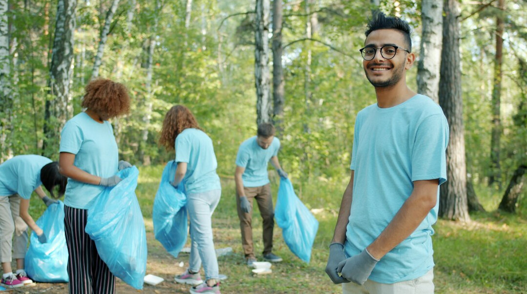 young adults volunteering