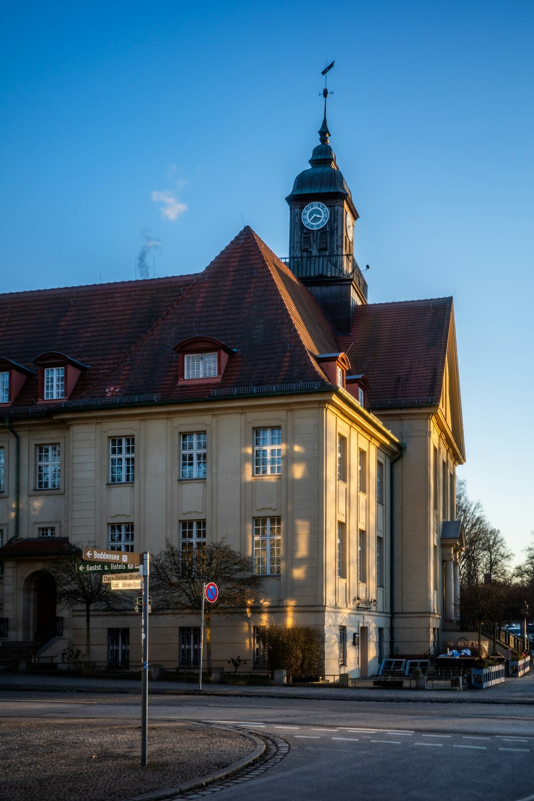 german citizens at town hall meeting